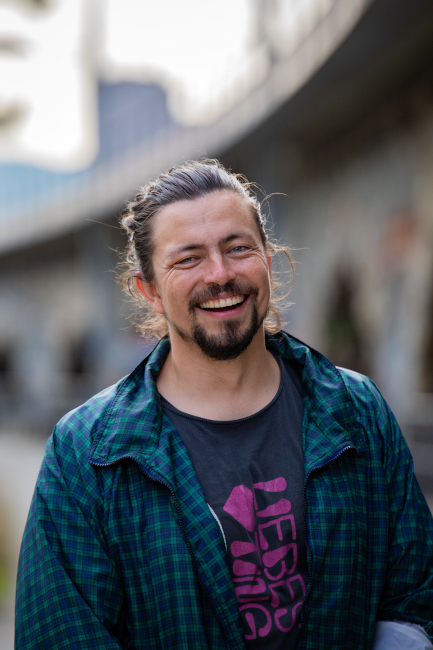 Exploration of partner movement started in Chile, where he was introduced to Acroyoga in 2015. Since then, acrobatics have become a fascination he feels so passionate about he wanted to share it with everyone. <br> 
As a firm believer in what jams and strong communities can offer, one of
his main focuses is to help build up the acro association in Zürich.