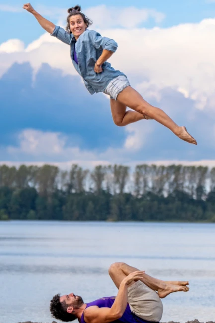 Jessica and Marco Share a lifetime path in parkour and different acrobatic disciplines but were brought together by their passion for partner acrobatics and acroyoga.
Their background allows them to have a sharp eye for the details that make tricks work and they bring their deep understanding of acrobatic movements into their classes and workshops.
