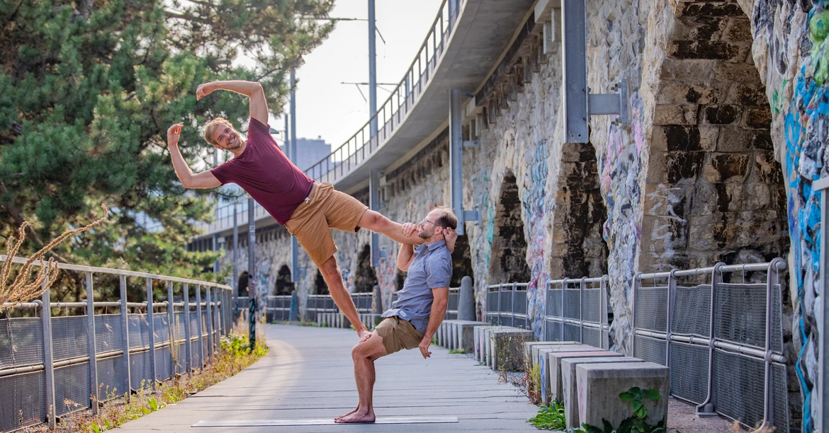 UrbanAcro Acroyoga - Whip(pop)s