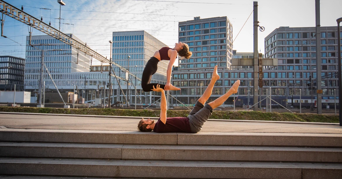 urban acro yoga pose of acroyoga in the event Tame some Crawlies