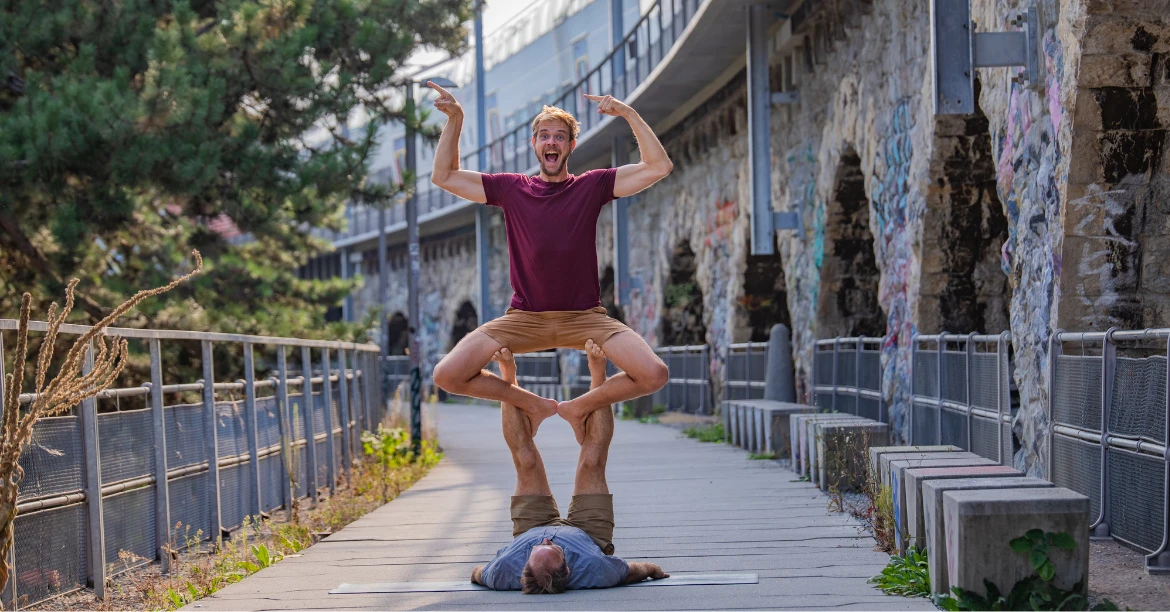 UrbanAcro Acroyoga - Acroyoga - Feet Up, Fun On