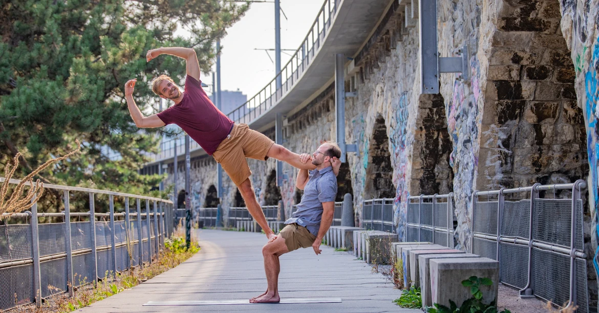 UrbanAcro Acroyoga - Acroyoga - Balance together