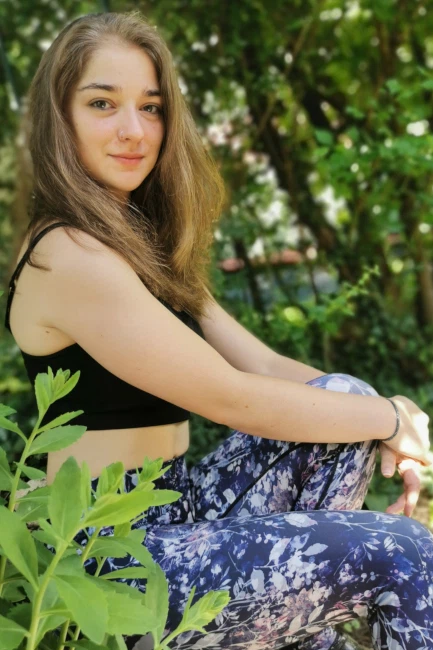 Eulalie grew up as a circus child and has strong gymnastics and trampoline background. She competed twice in the Swiss Trampoline Championships, did her pre-professional circus training and a J+S leader course. Now she has been teaching various circus disciplines for four years. With methods borrowed from Pilates she likes to expand each participant physical abilities !