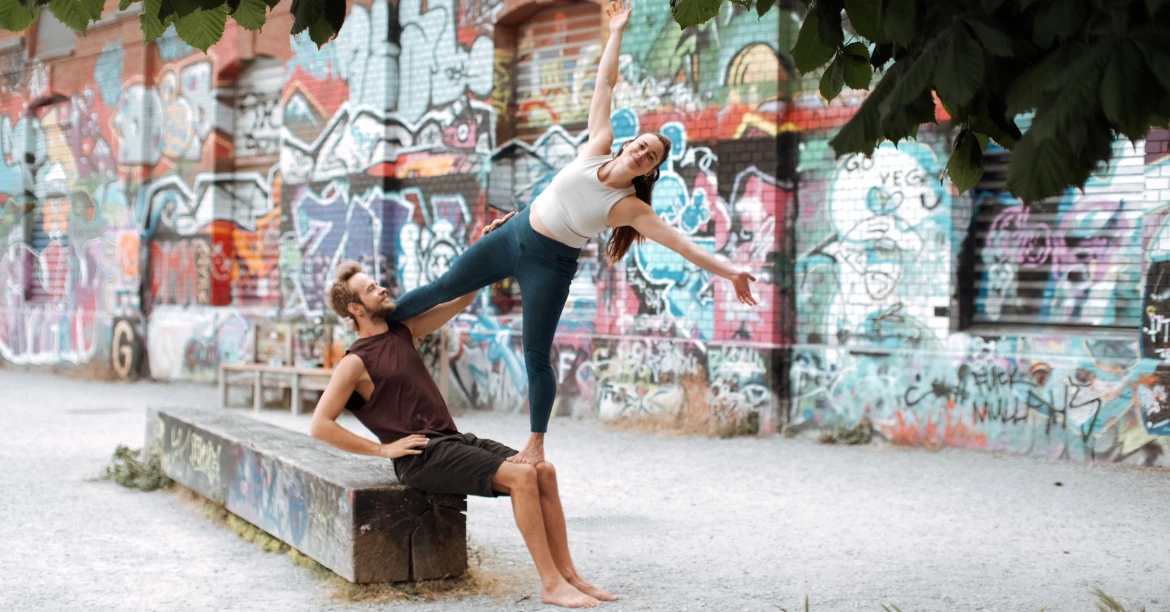 UrbanAcro Acroyoga - Intro to Acroyoga