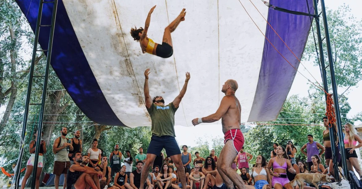 UrbanAcro Partner Acrobatics - Icarian Workshop with Ger and Pepina