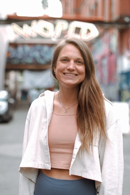 Nadine is deeply convinced of the valuable contribution that Acro brings to modern society. Having discovered her passion for it 8 years ago at a big Acro Jam in Berlin, she has since trained extensively and learned from various sources, including Partner Acrobatics and Acro Yoga Montreal. With a background in yoga and the creative industry, Nadine infuses her mat sessions with a playful style.