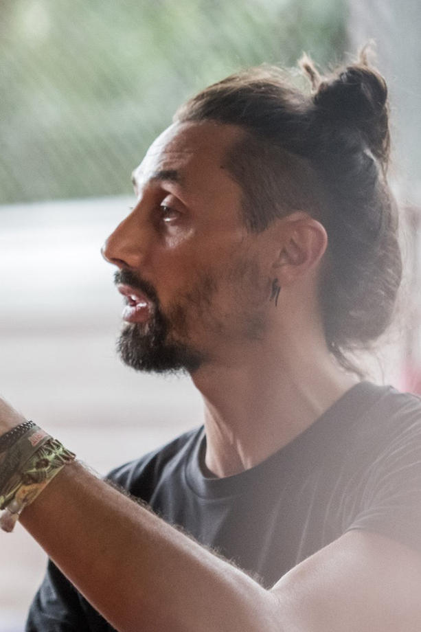 Pri has more than 7 years of experience in acro and since the beginning, he focused on dynamic transitions. All this time he has organized intensive and advanced acroyoga workshops, as well as taken part in retreats, festivals, and meetings. Their latest workshops are part of a successful tour that is taking them all over Europe, and even to the States to share their passion and knowledge on fluid